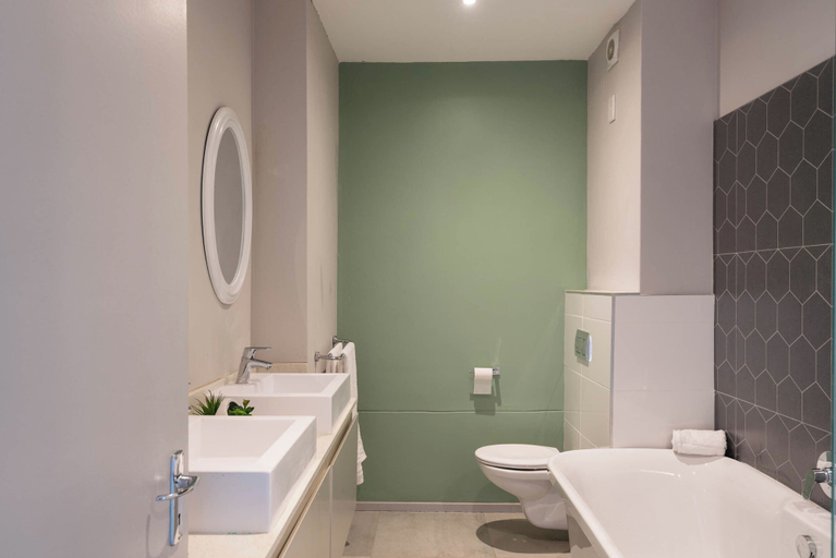 Bathroom 3, The Bond Square, eThekwini