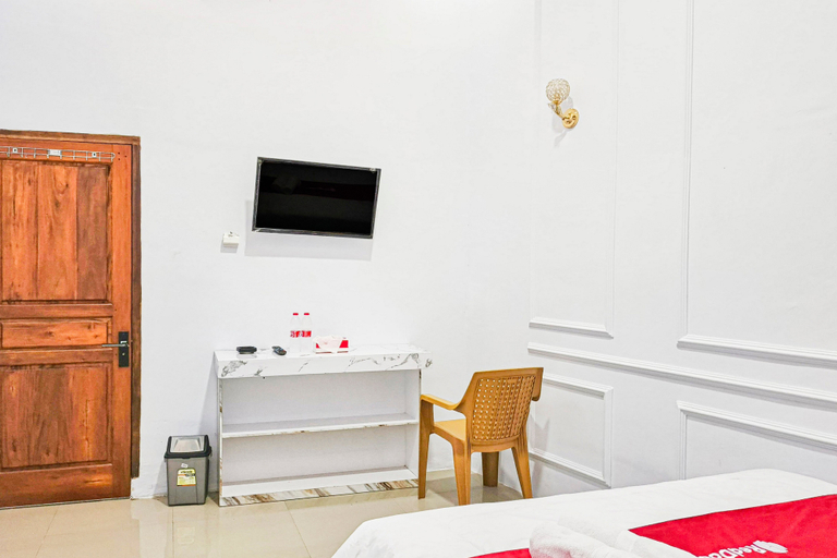 Bedroom 2, RedDoorz @ Villa Rose Brebes, Brebes
