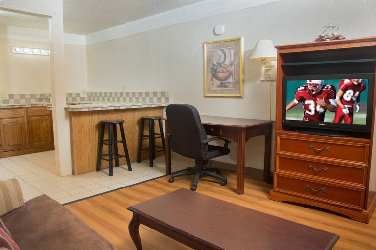 Others, Red Roof Inn Ardmore, Carter