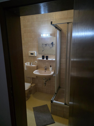 Bathroom 3, Hotel Kaiser Friedrich, Siegen-Wittgenstein
