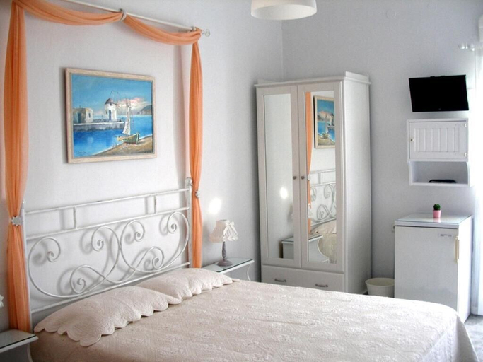 Room 4, ARETHOUSA, South Aegean