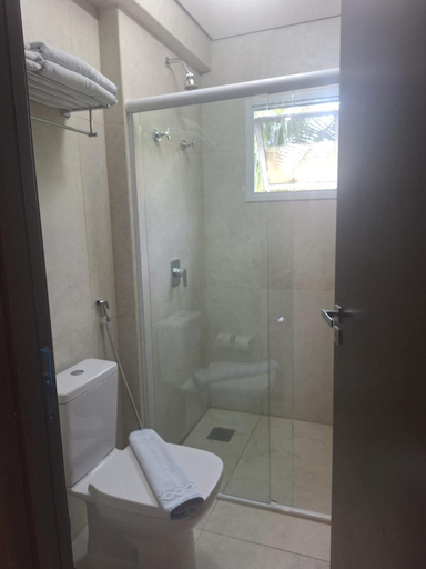 Bathroom 3, SANTA MONICA PALACE HOTEL, Sapezal