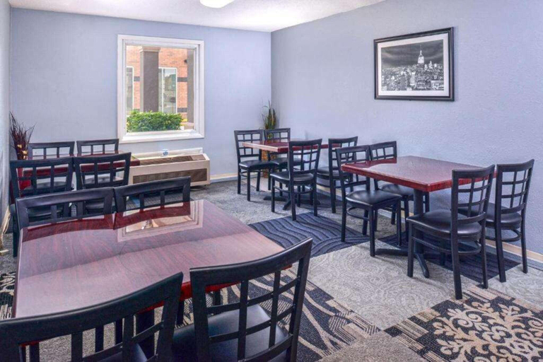 Food & Drinks 5, Country Garden & Suites-Benton, Franklin