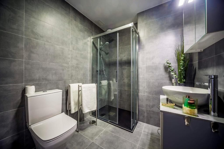 Bathroom 3, Apartahotel 5dos5, Asturias