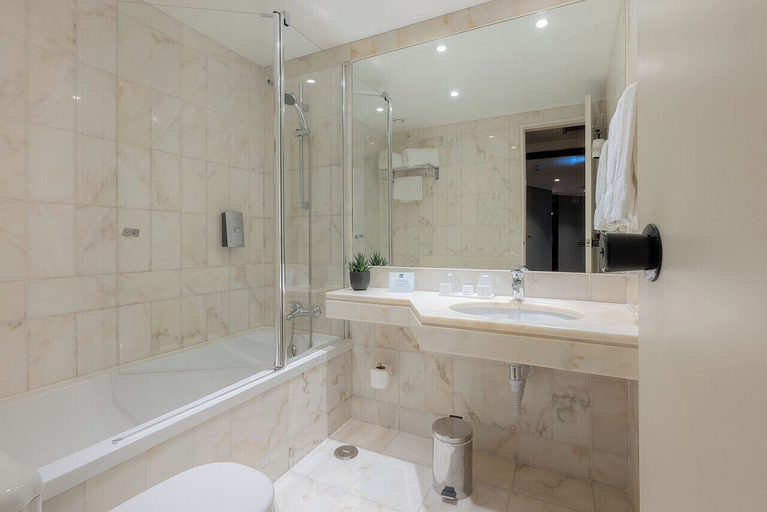 Bathroom 4, Hotel Dom Carlos Park, Lisbon
