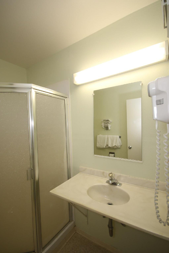 Bathroom 4, Royal Inn and Suites Charlotte Airport, Mecklenburg