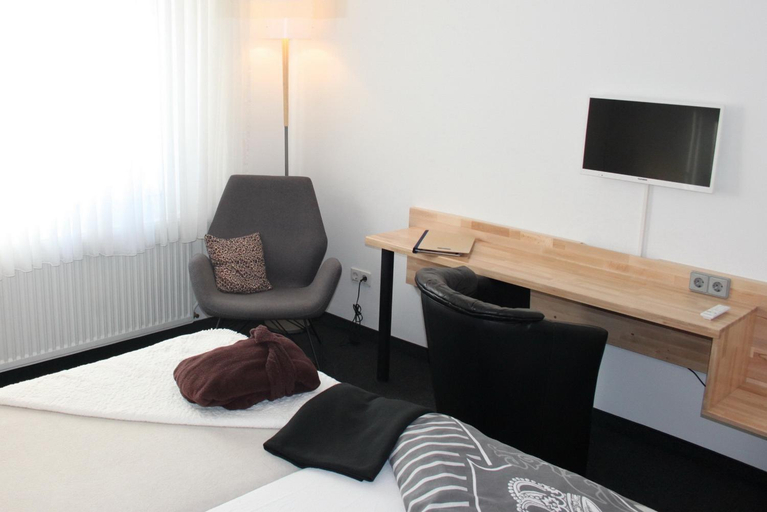 Bedroom 2, Grimm's Lodge, Lörrach