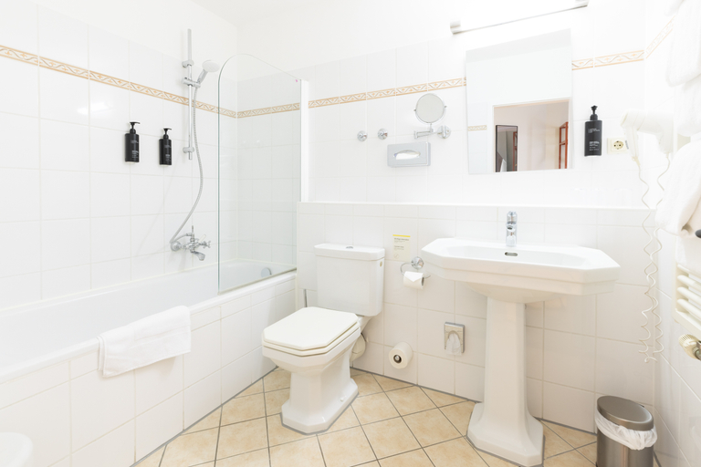 Bathroom 5, Garner Hotel Berlin - Messe by IHG, Berlin