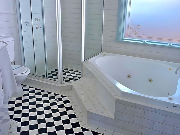 Bathroom 5, Brice Hill Country Lodge, Clare and Gilbert Valleys