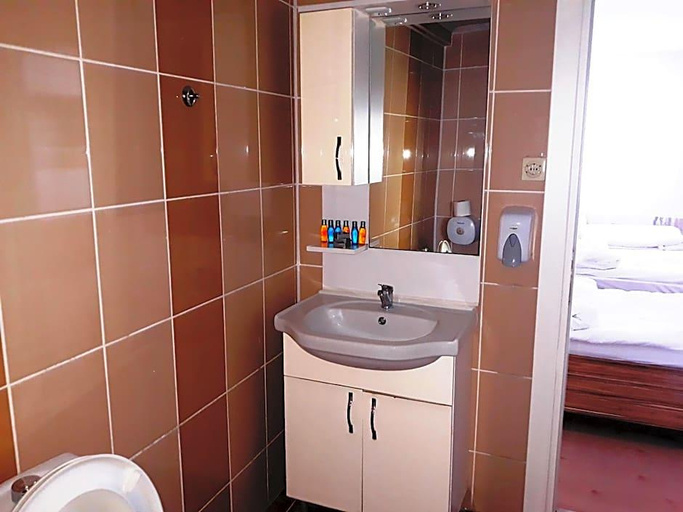 Bathroom 3, Dilmac Hotel, Gelibolu