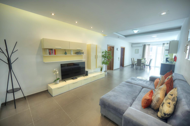 Others 4, Bright & Large 2bedrooms in Sliema center MPOR1-1