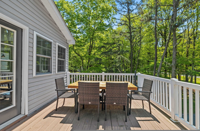 Room 3, Game Room A C Dog-friendly Stay With Hot Tub, Carbon