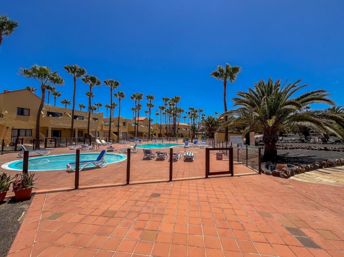Sport & Beauty 4, Oasis Royal 12 apartamento vista piscina Corralejo by Lightbooking, Las Palmas