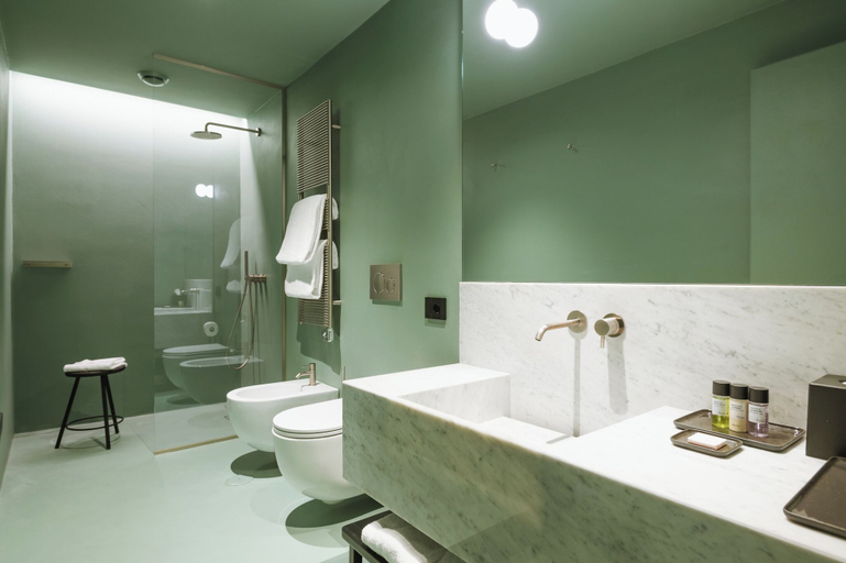Bathroom 5, Parisii Bocca di Leone 88, Rome