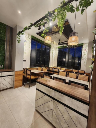 Dining 4, Hotel Aishwarya, Solapur