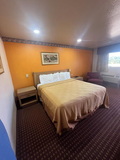 Bedroom 3, Rodeway Inn Memphis, Hall