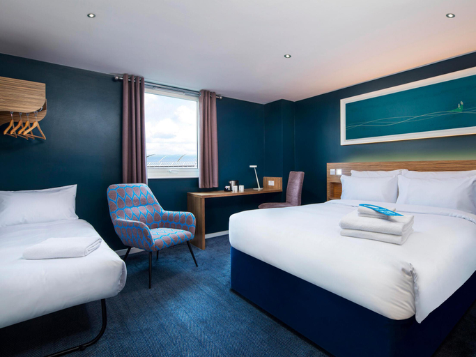 Bedroom 4, Travelodge Chichester Central, West Sussex