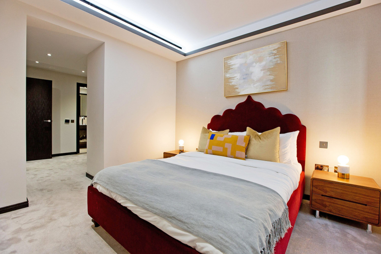 Bedroom 2, 3-bed Deluxe Apt 101, London