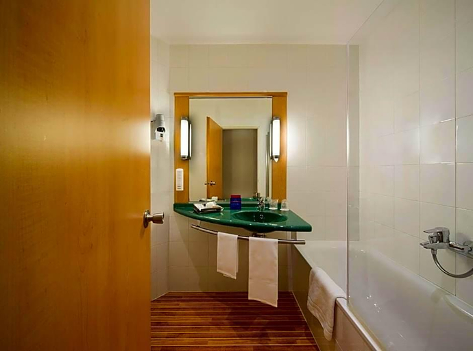 Bathroom 4, Hotel Rafael, Milano