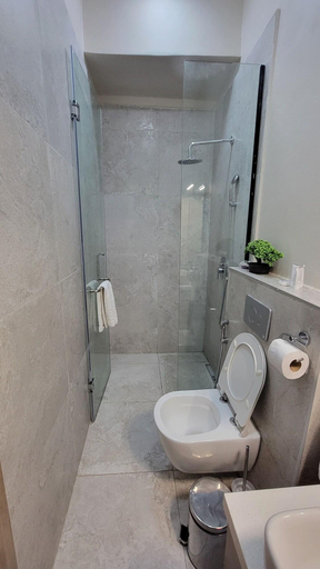 Bathroom 3, Zarafa Suites Hotel, Dagoretti North