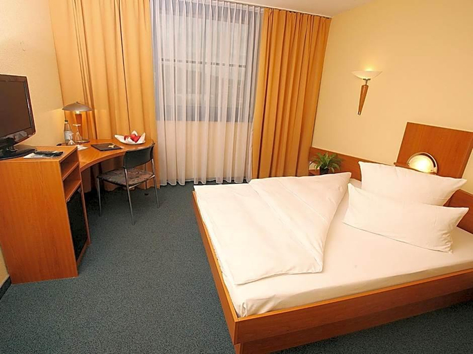 Bedroom 3, Transmar Travel Hotel Gmbh, Bayreuth