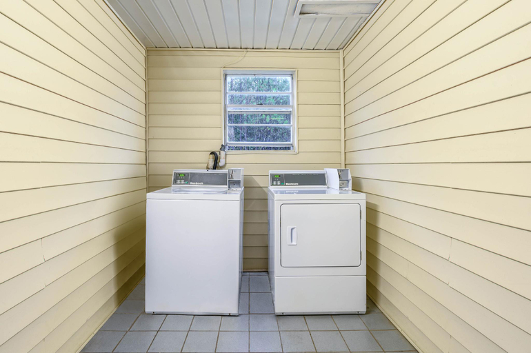 Bathroom 4, Red Roof Inn Sylacauga, Talladega