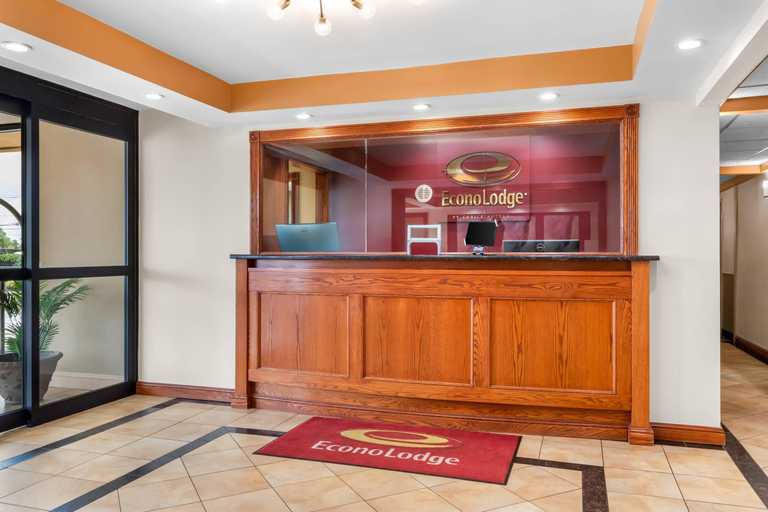Public Area 2, Econo Lodge Woodbridge, Middlesex