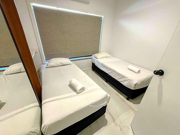 Bedroom 4, Crystal Fountain Motel, Albury