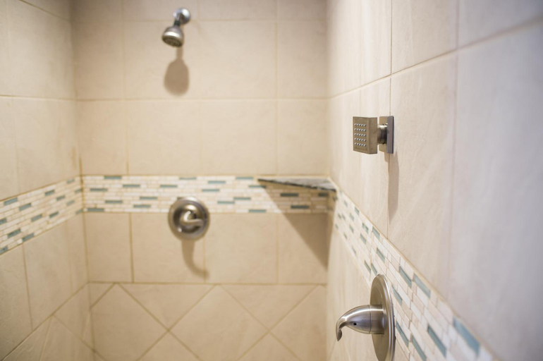 Bathroom 4, Bluemont Hotel, Riley