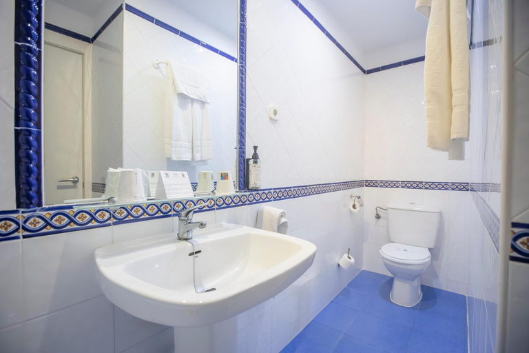 Bathroom 4, BLUESEA Solaris Ex Hotel MD Mediterraneo, Málaga