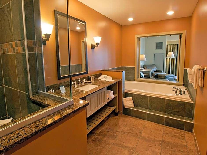 Bathroom 4, 1000 Islands Harbor Hotel, Jefferson