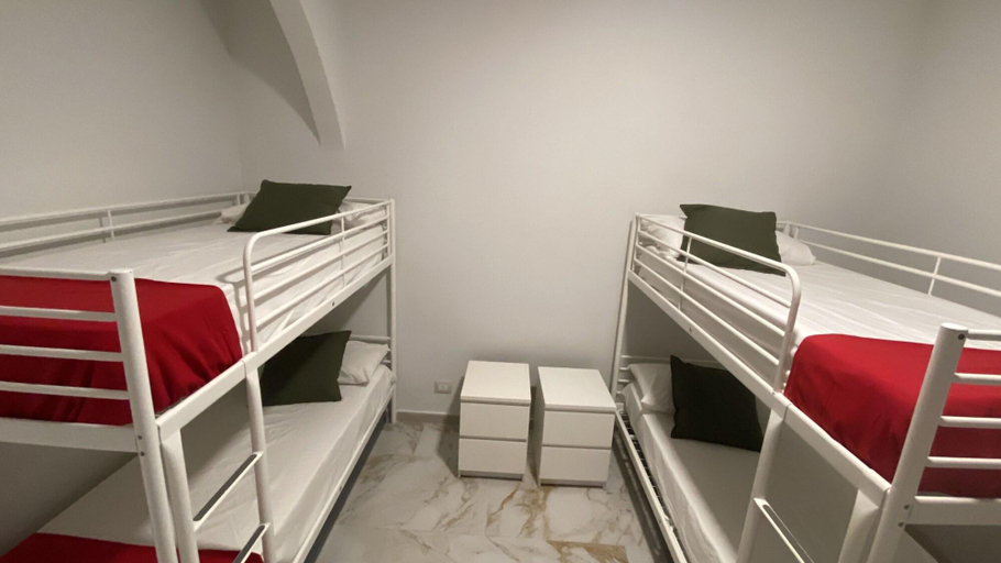 Bedroom 2, Hostel Bosmi Bed&language Liguria, Genova