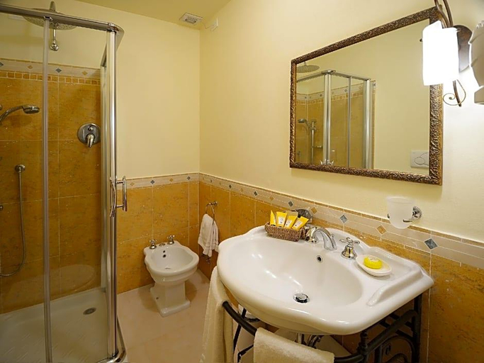 Bathroom, Locanda San Francesco, Siena