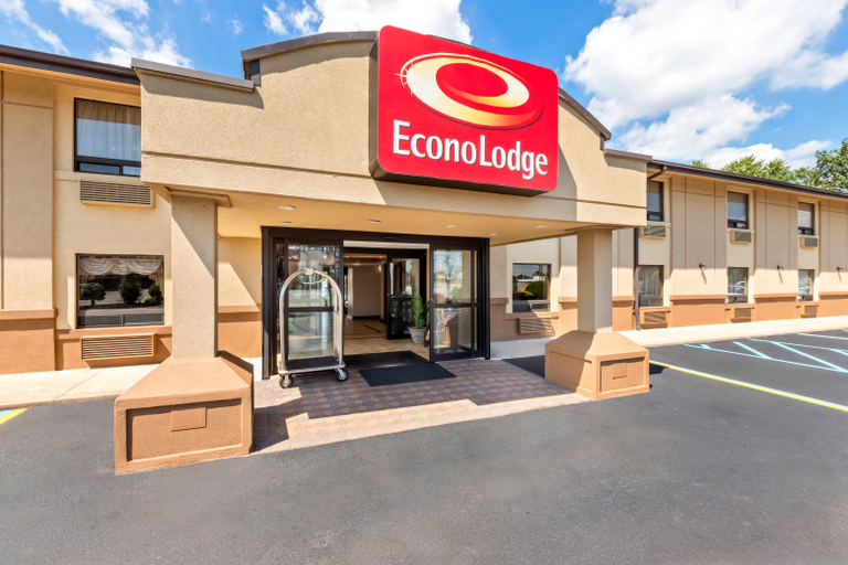 Exterior & Views 1, Econo Lodge Woodbridge, Middlesex