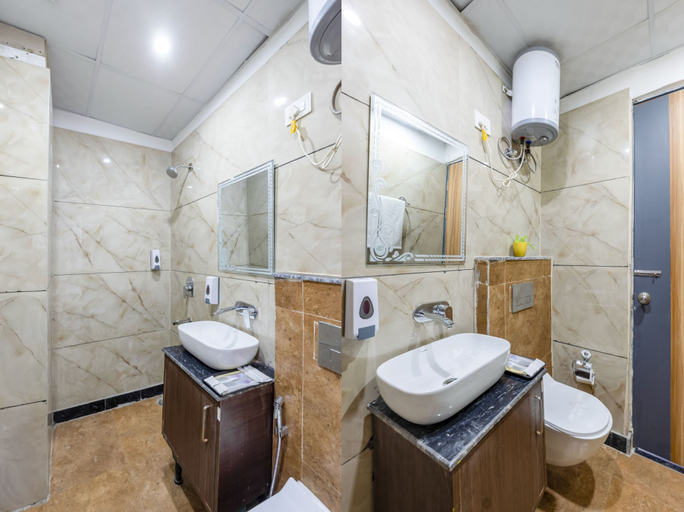 Bathroom 2, Fortune Inn Sector - 104 By ASPL, Gautam Buddha Nagar