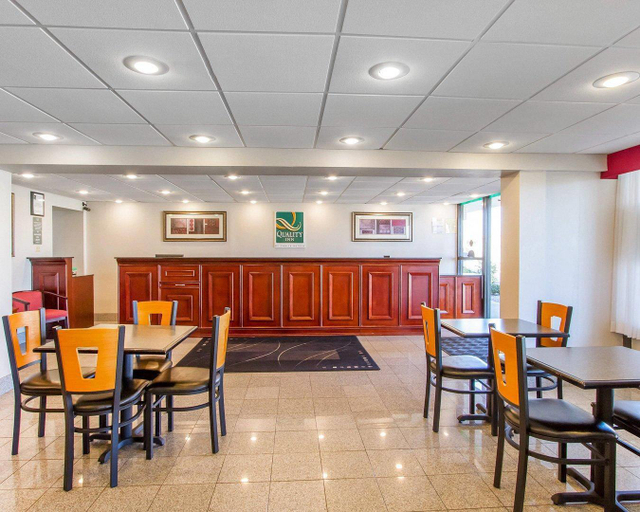 Food & Drinks 4, Quality Inn Dyersburg I-155, Dyer
