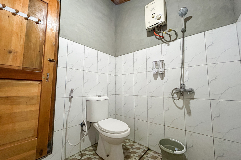 Bathroom 4, RedDoorz @ Boemi Abah Garut, Garut