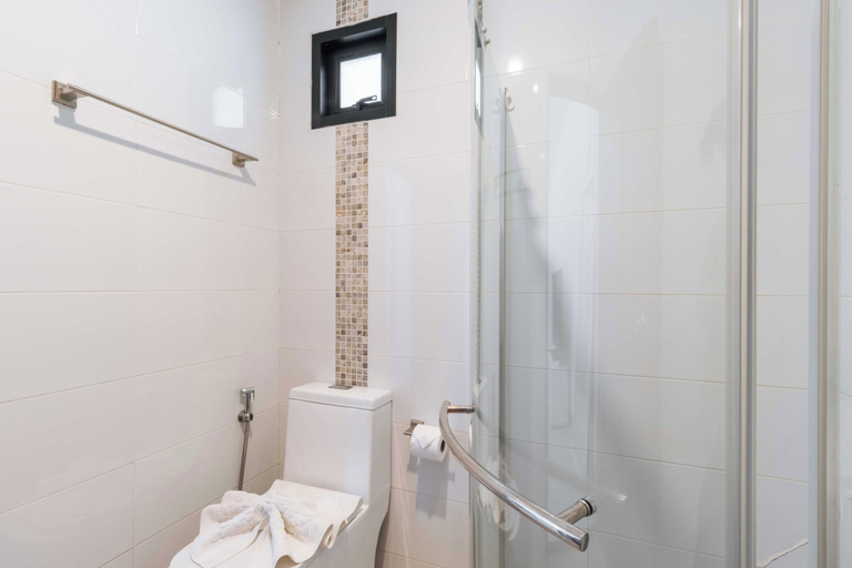 Bathroom 2, 3BR Pool Villa Near Boat Avenue V303, Phuket Island