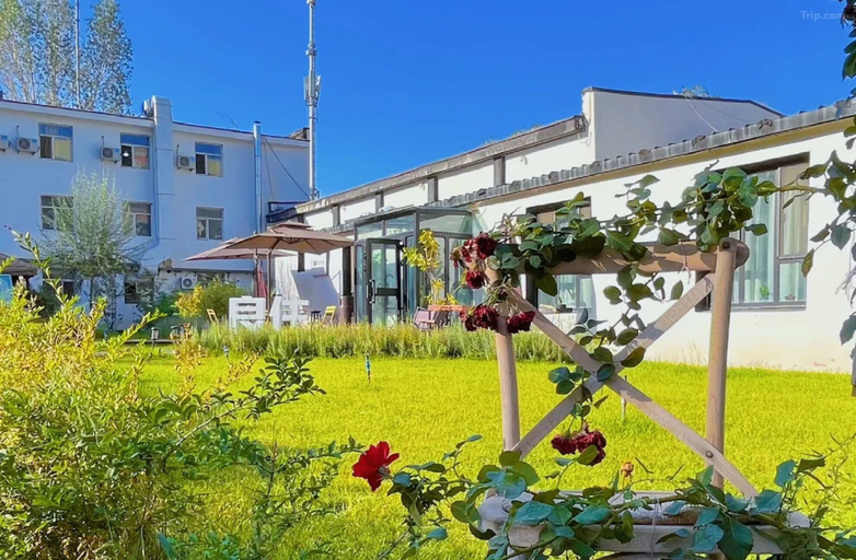 Property grounds 3, Liangzhu Guesthouse, Ürümqi
