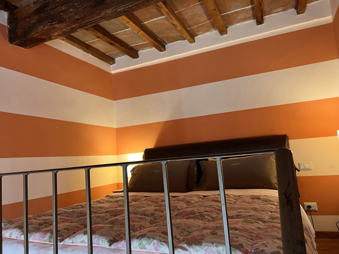 Room 5, Boheme, Florence