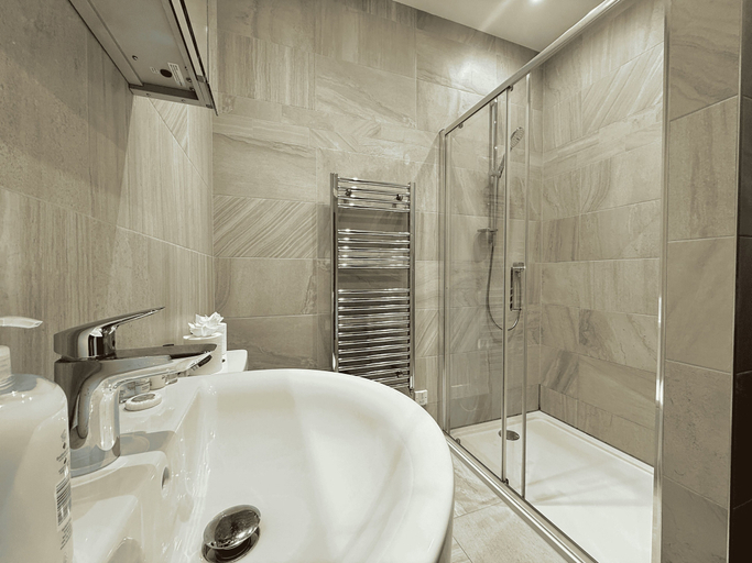Bathroom 3, Beautiful 2 bed Flat in City Centre, Sheffield
