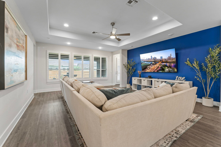 Room 3, Close to Cota Downtown Spacious Luxe 4BR, Travis