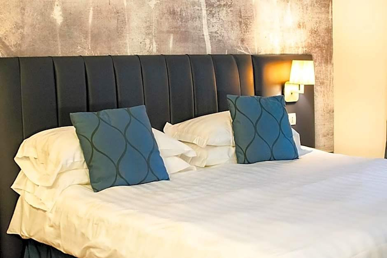 Bedroom 4, Du Lac, Como