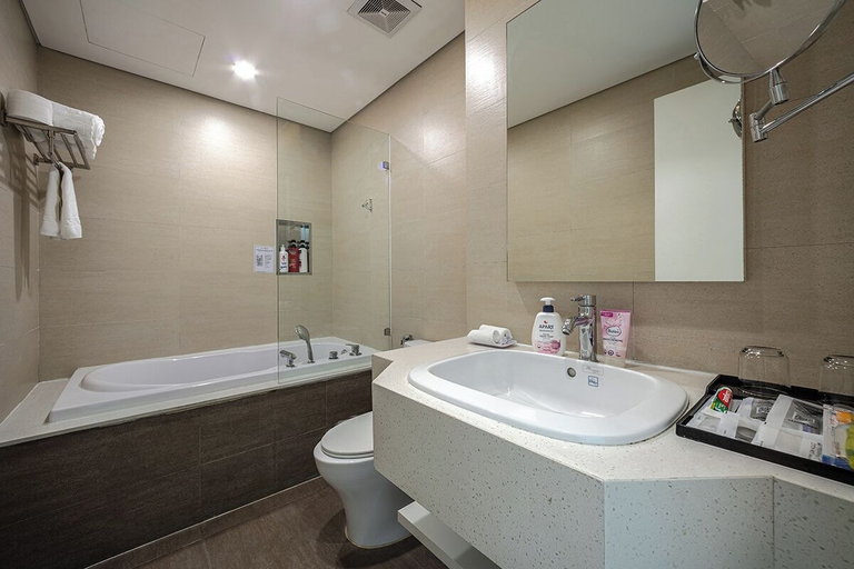 Bathroom 5, A25 Premium Hotel - 18 Nguyen Hy Quang, Đống Đa