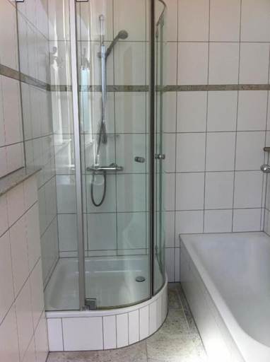 Bathroom 4, Hotel Zum Bügeleisen, Duisburg