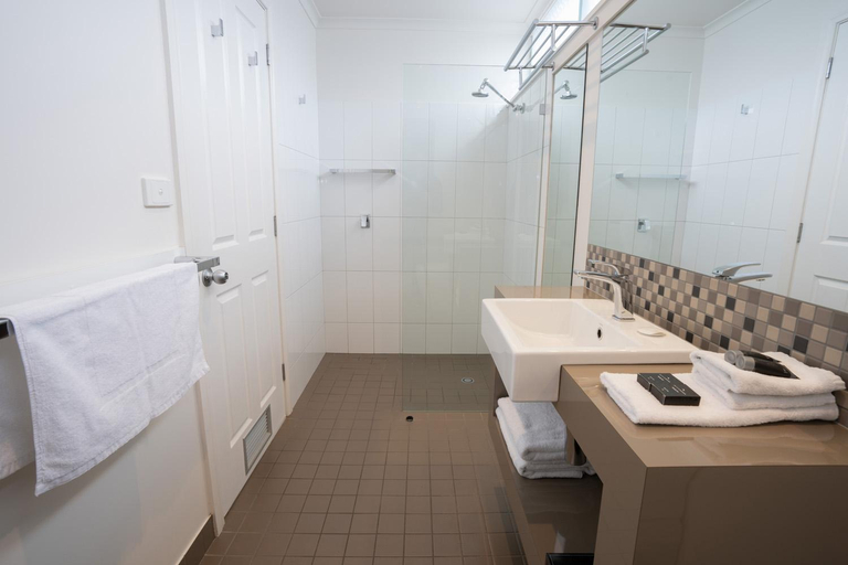 Bathroom 5, Sovereign Park Motor Inn, Ballarat - Central