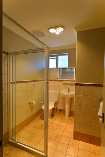 Bathroom 5, Wattle Grove Motel, Kalamunda