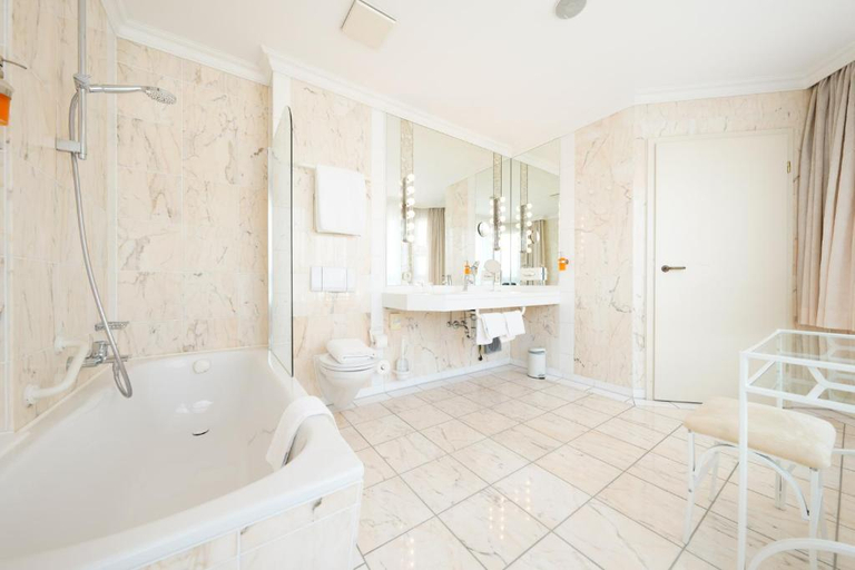 Bathroom 5, Hotel Bayerischer Hof, Bayreuth