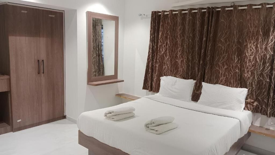 Room 3, Hotel Aishwarya, Solapur