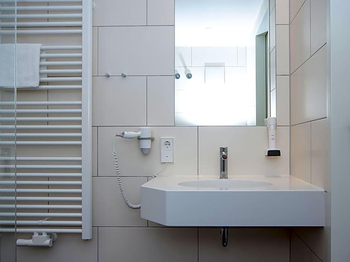 Bathroom 2, Hotel Und Rasthaus Seligweiler Gmbh, Alb-Donau-Kreis